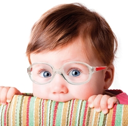 Criança com óculos Saúde Ocular